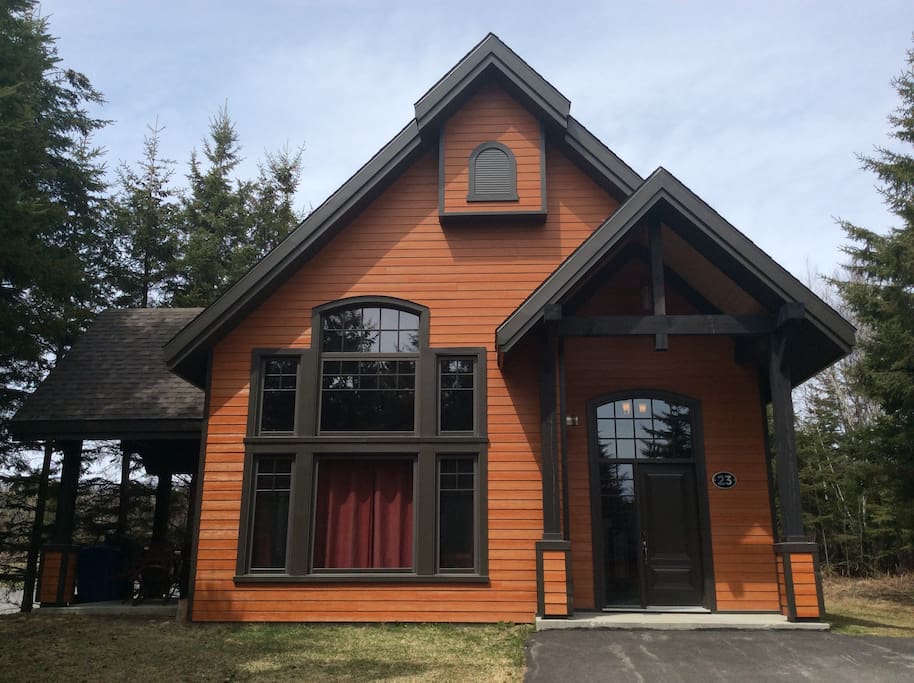 Vue extérieur du chalet / Outside view of the cottage