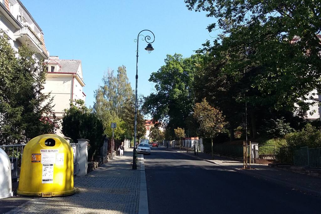 Ulice před domem