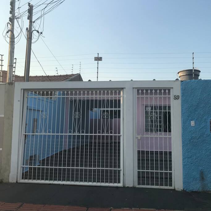 entrada com portao de elevação