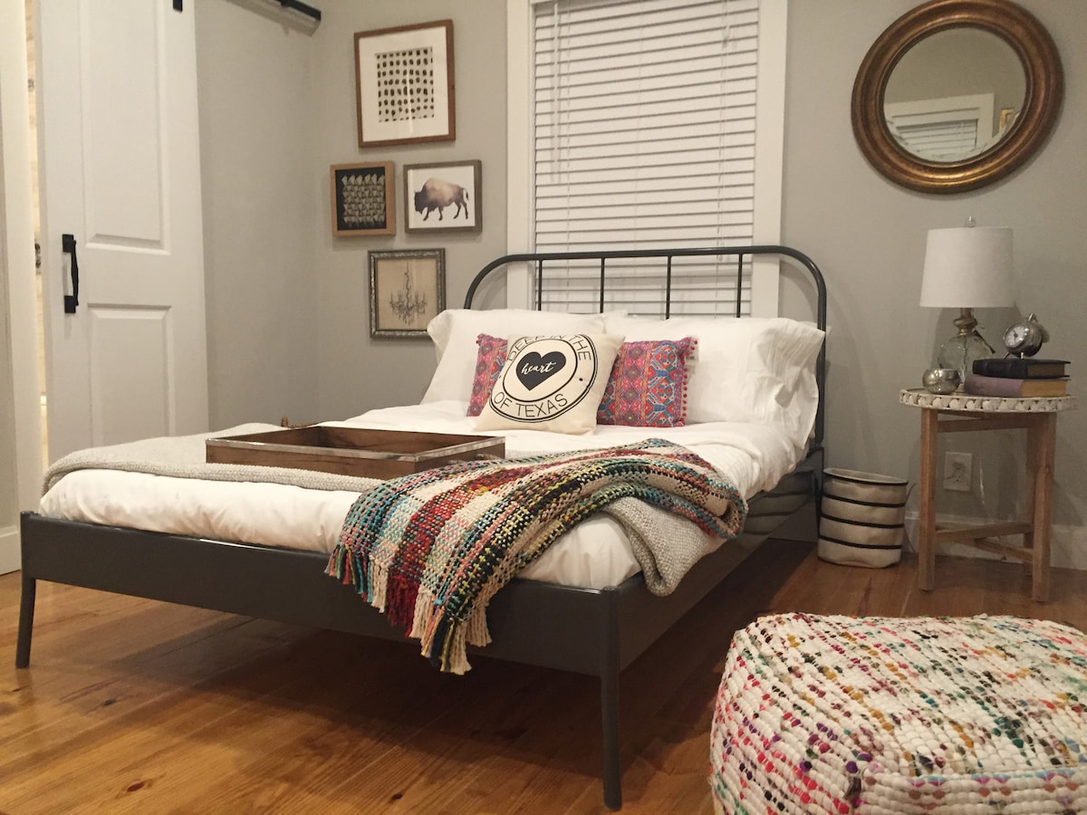 พื้นที่นั่งเล่นและห้องนอน