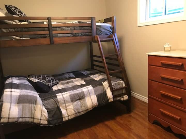 Schlafzimmer Nr.4 (untere Etage)