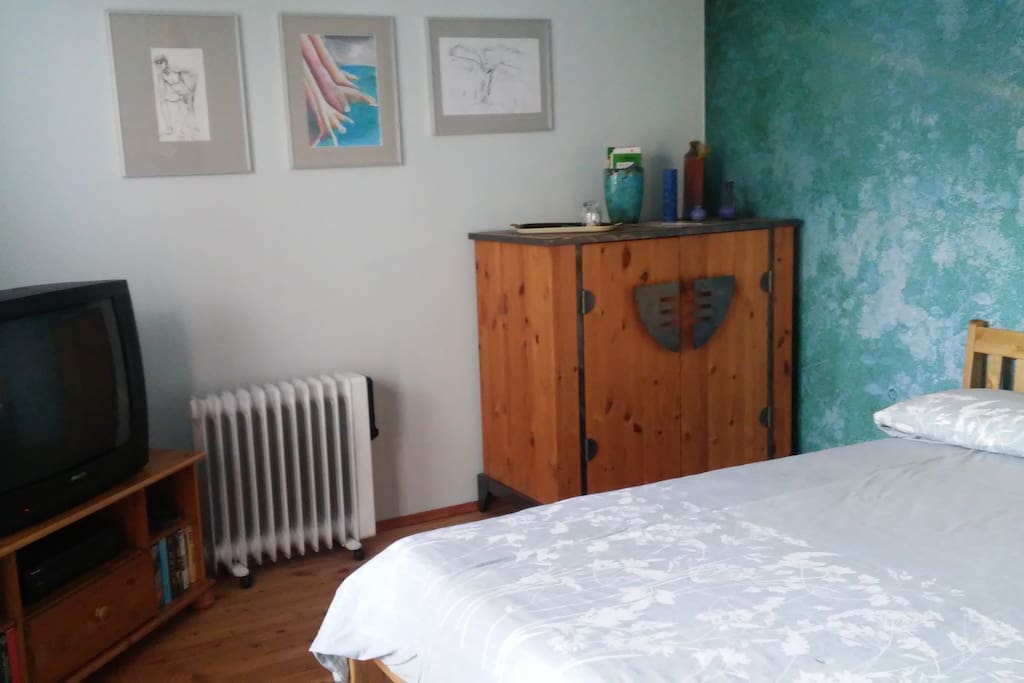 mit Kommode und TV/DVD