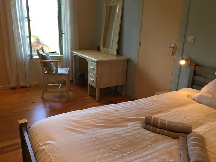 带小办公室的第一间卧室 