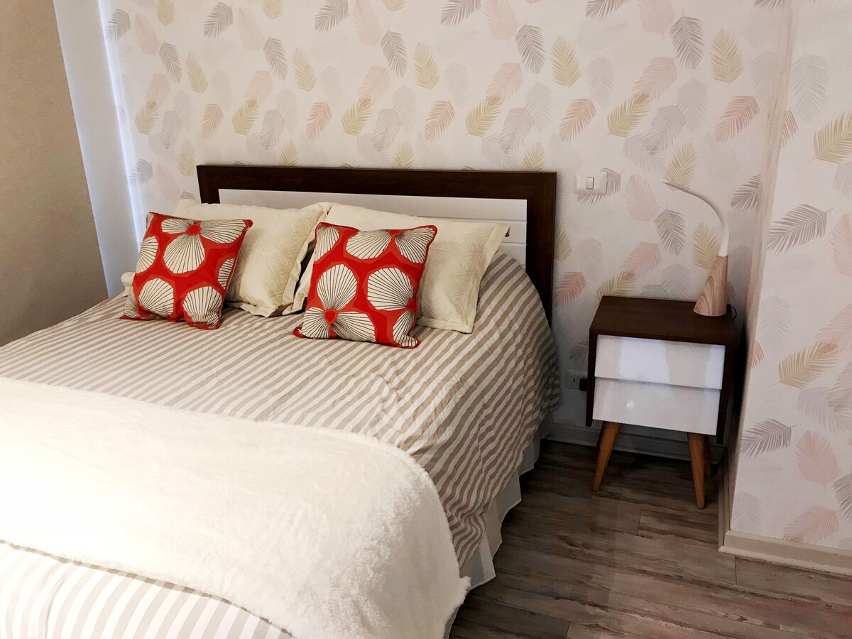 Cama con sabanas Premium para un descanso de lujo.