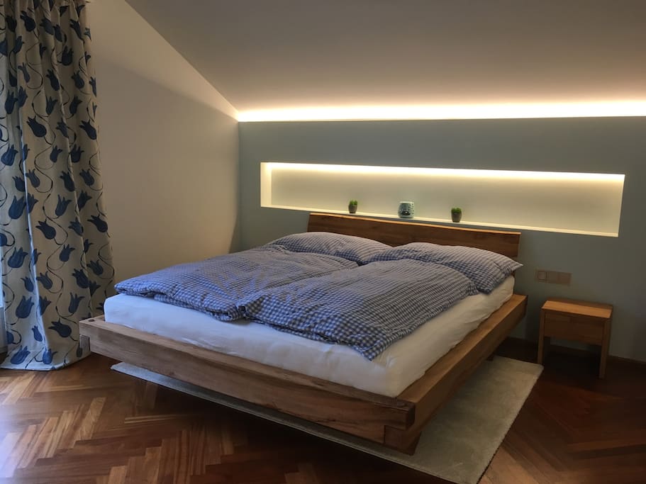 Schlafzimmer 1
