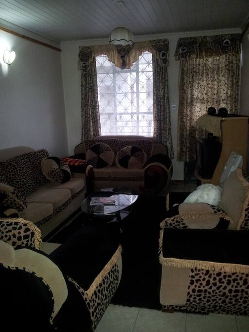 Sitting / TV room.