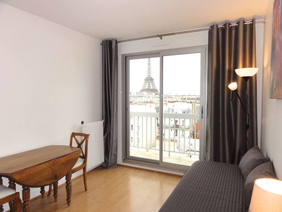 Room 1 : Séjour - Salle à manger sur balcon ou chambre à coucher 2 lits