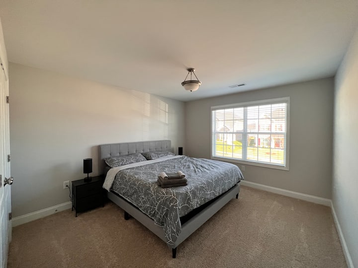 SuperHost King bedroom w/ 55" HD Smart TV Houses for Rent in Colfax