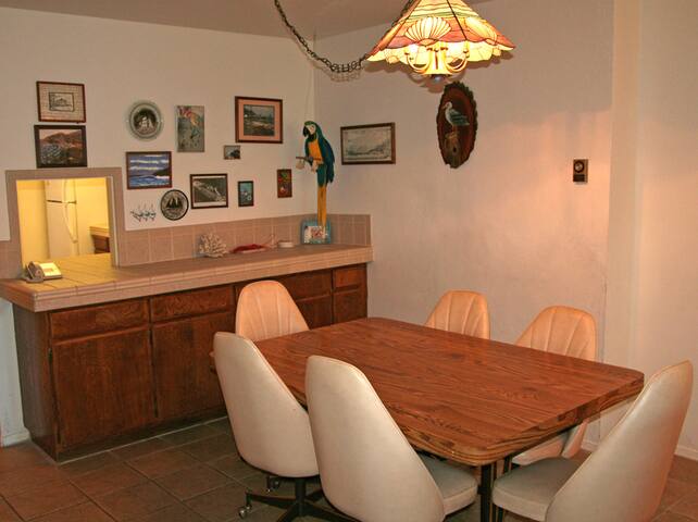 A10: 2 Bdrm, 2.5 Bath, Townhouse Style Condo gallery image 4