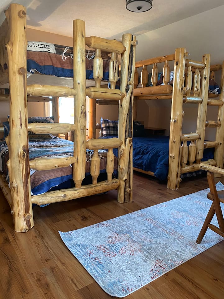 CC49 …. Bunkhouse over garage with separate bath (Beds = 3 twin & 1 full)