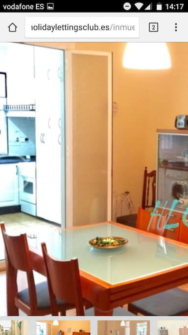 cocina muy grande y equipada con lavadora, micro, horno, nevera etc