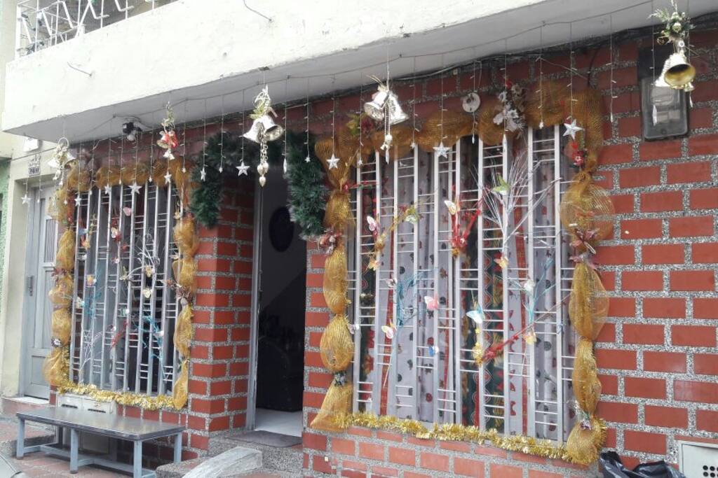House Entrance-Entrada de la Casa.
