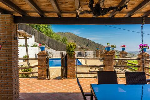 Malaga mountains house with big pool, AC,BBQ &Wifi