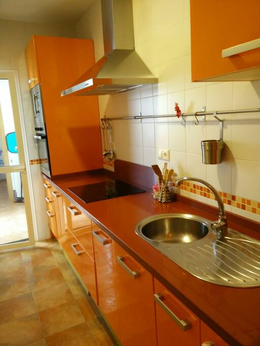 Cocina completa con horno y microondas