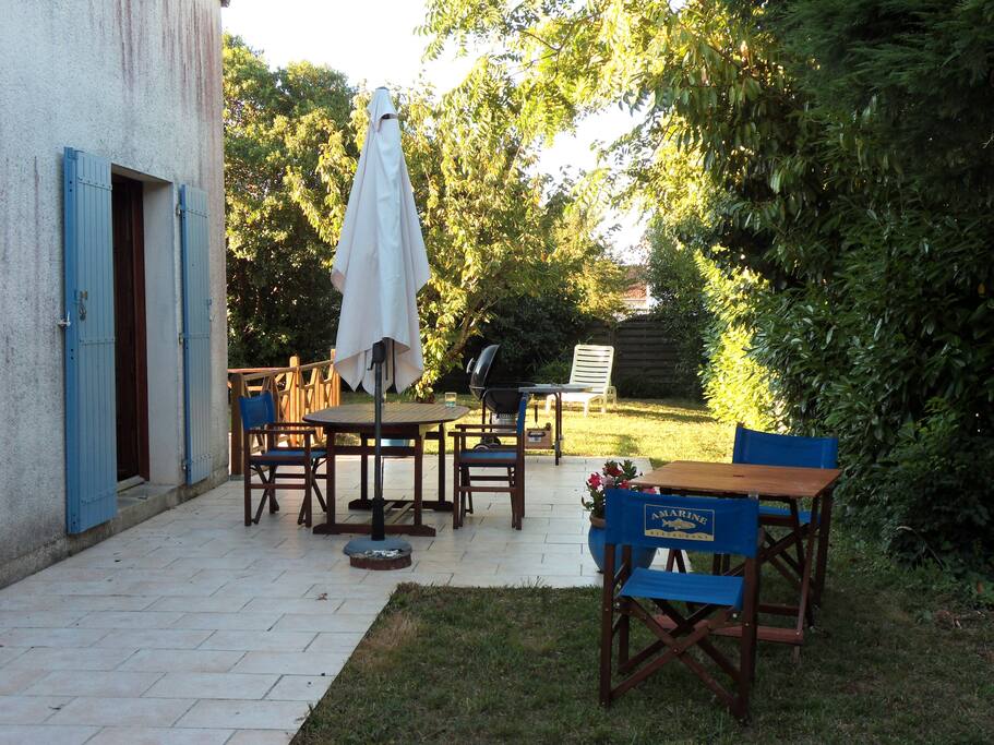 terrasse avec barbecue