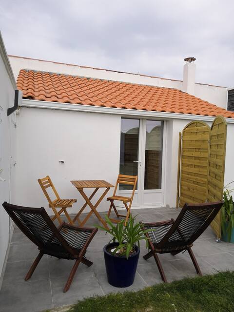Top Airbnb: Studi'O'calme near BOISVINET à Saint Hilaire De Riez
