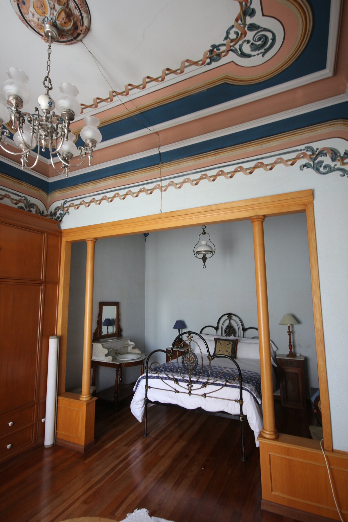 ห้องนอนใหญ่พร้อมห้องแต่งตัว