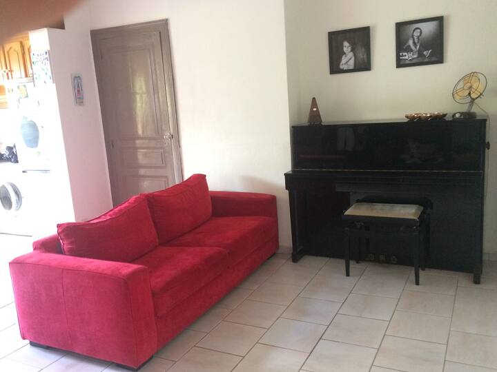 סלון מטבעות עם גג נפתח