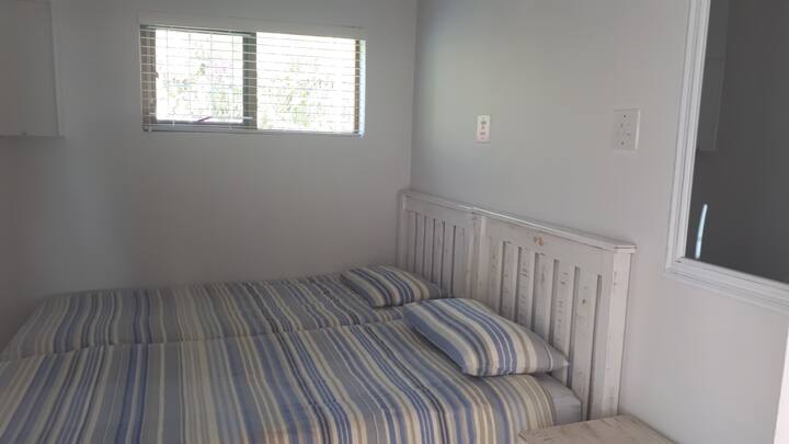 Tercer dormitorio con dos camas de una plaza