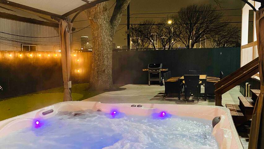 Downtown FW Stockyards HotTub MiniGolf SkylineView gallery image 5