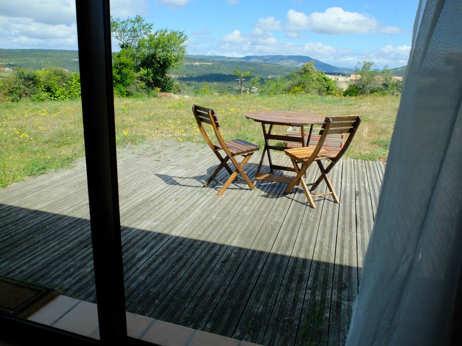 vue de la baie vitrée du gîte