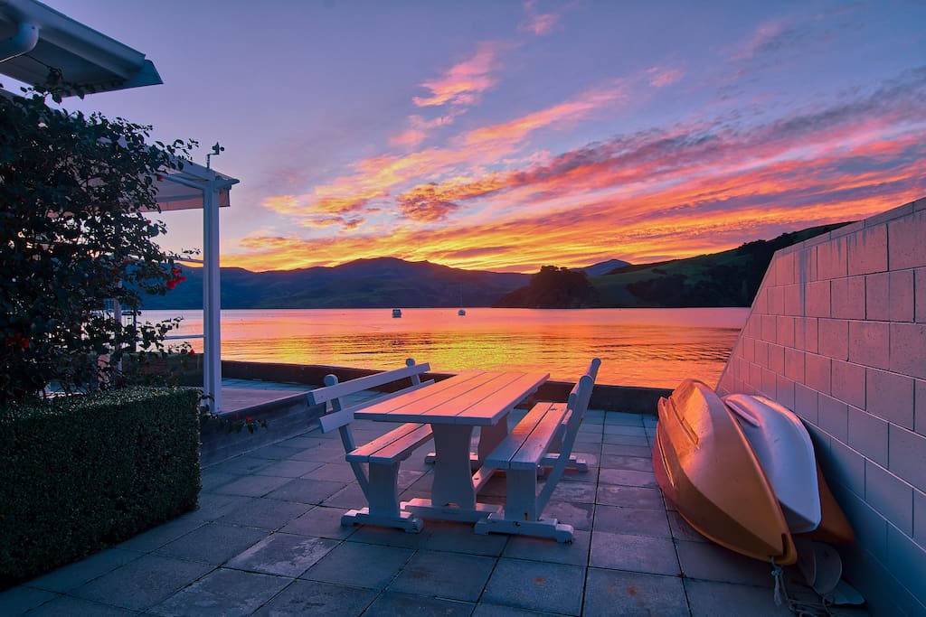 Akaroa Harbour - stunning evening views to take in from your very own private al fresco dining area