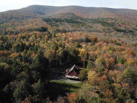 Charming & Private Catskill Chalet