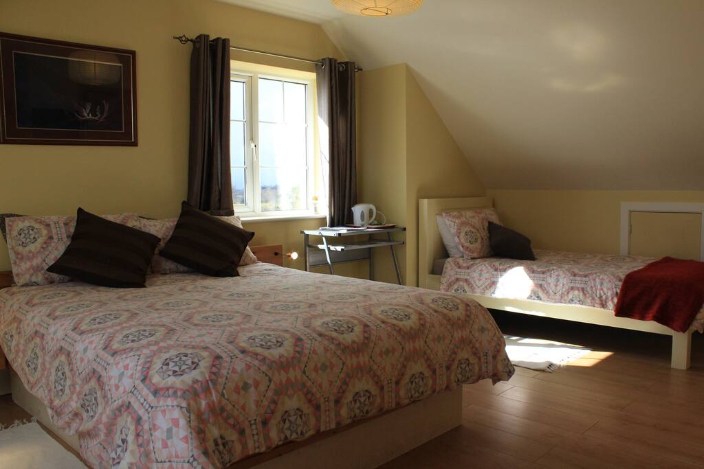 Sunrise Room with Single Bed