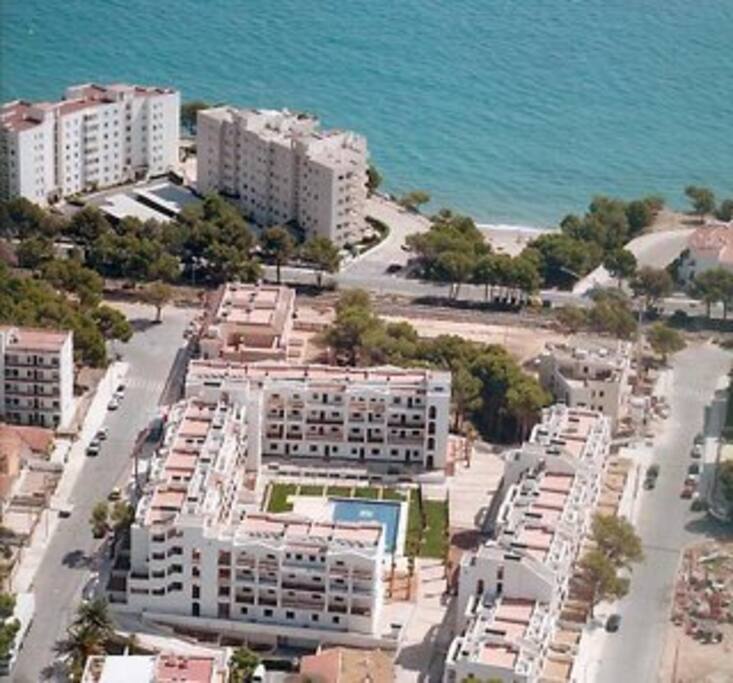 muy cerca de la playa, con acceso directo.