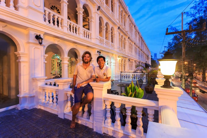 Beach Front - Stylish Design!