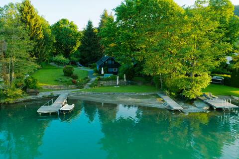Lake house directly on Lake Wörthersee with private beach