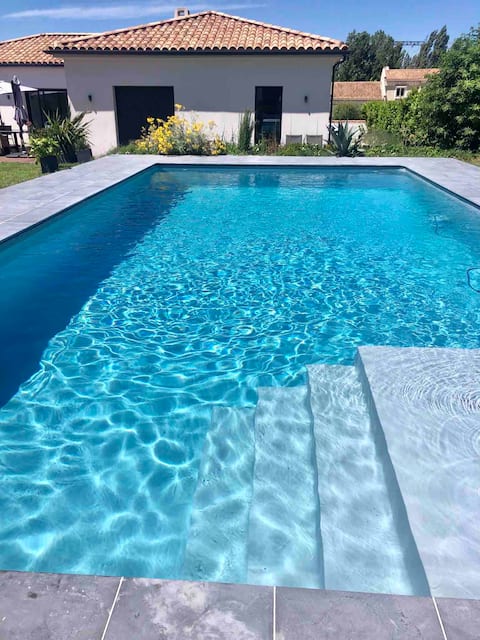 Villa with swimming pool for superb vacancies