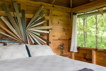 Relaxing Bedroom in the Trees!