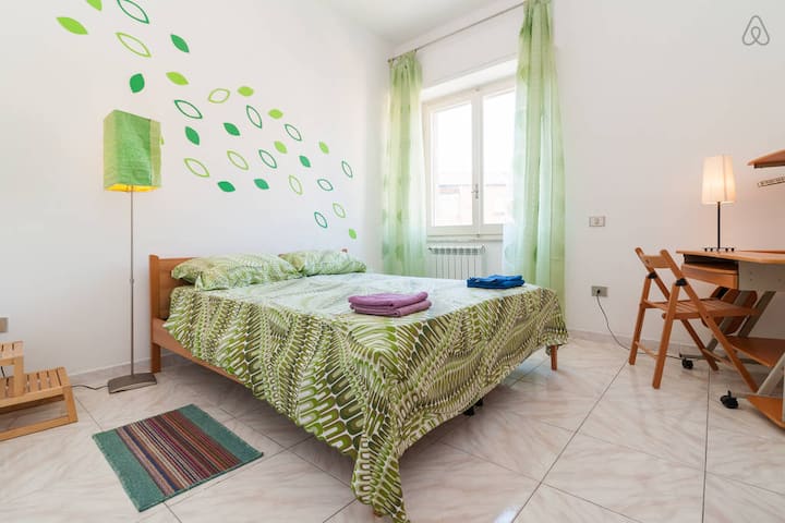 Molly & Luna Bnb (Room in Cagliari center)