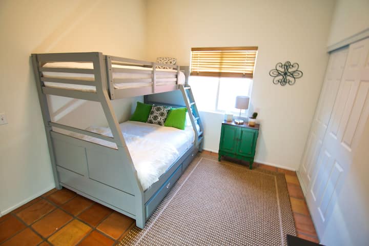 Cactus Room with Twin-Over-Full Bunk and Twin Trundle Bed