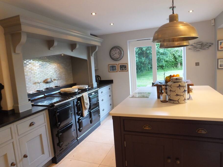 Bright and spacious kitchen