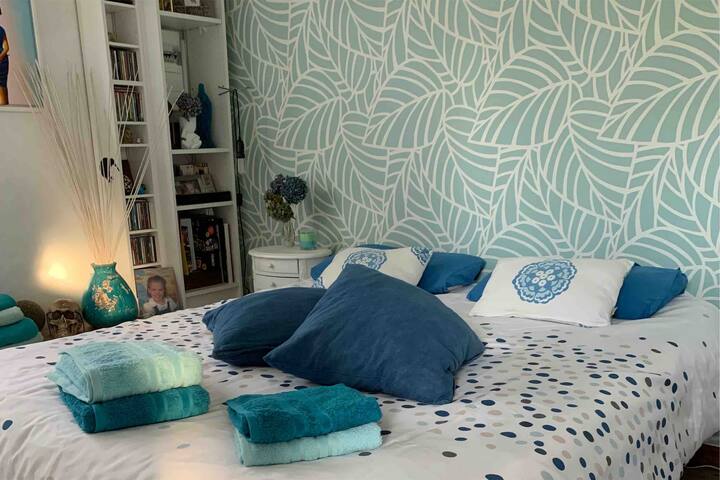 Chambre 1 au Rez de chaussée. Lit 2 personnes 160x200 cm.