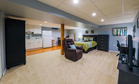 Modern private basement apartment in Montclair, VA