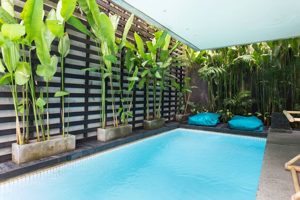 The other end of the large pool. This is partially covered by the cantilevered bedroom above to provide some shade from the harsh sun