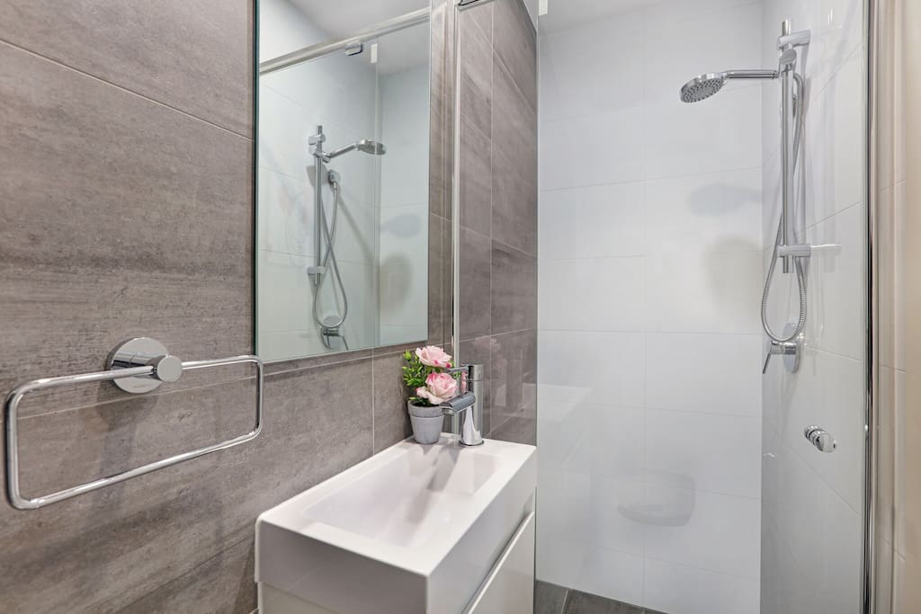 An Ensuite with Shower Enclosure