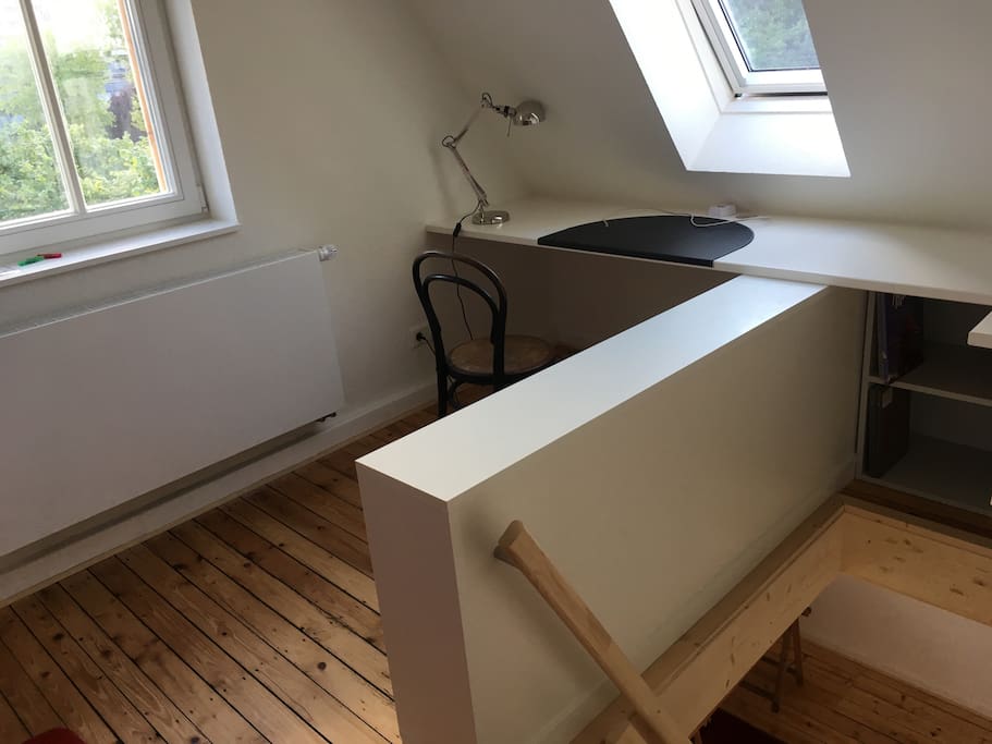 Arbeitsplatz mit LAN und Aussicht