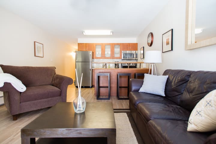 Home Away From Home in PC, 1BD Pool, Parking, Wifi