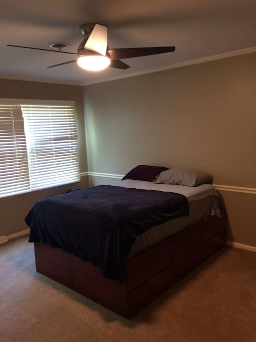 Second bedroom, with full (double) bed.