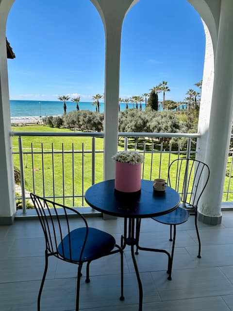 With its great location, 2+1 Apartment by the sea