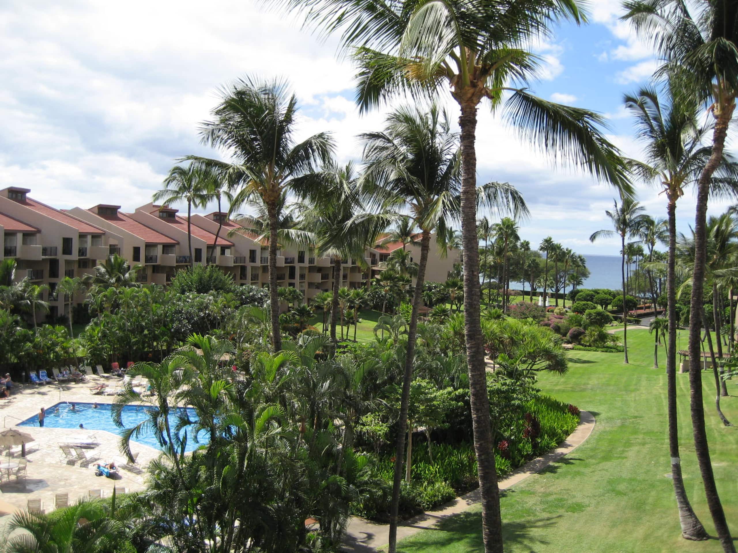 Condo in Kihei · ★4.91 · 2 bedrooms · 4 beds · 2 baths - Image 4