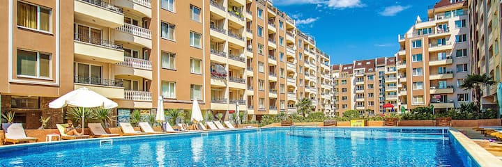 Cozy apartment with pool in Burgas