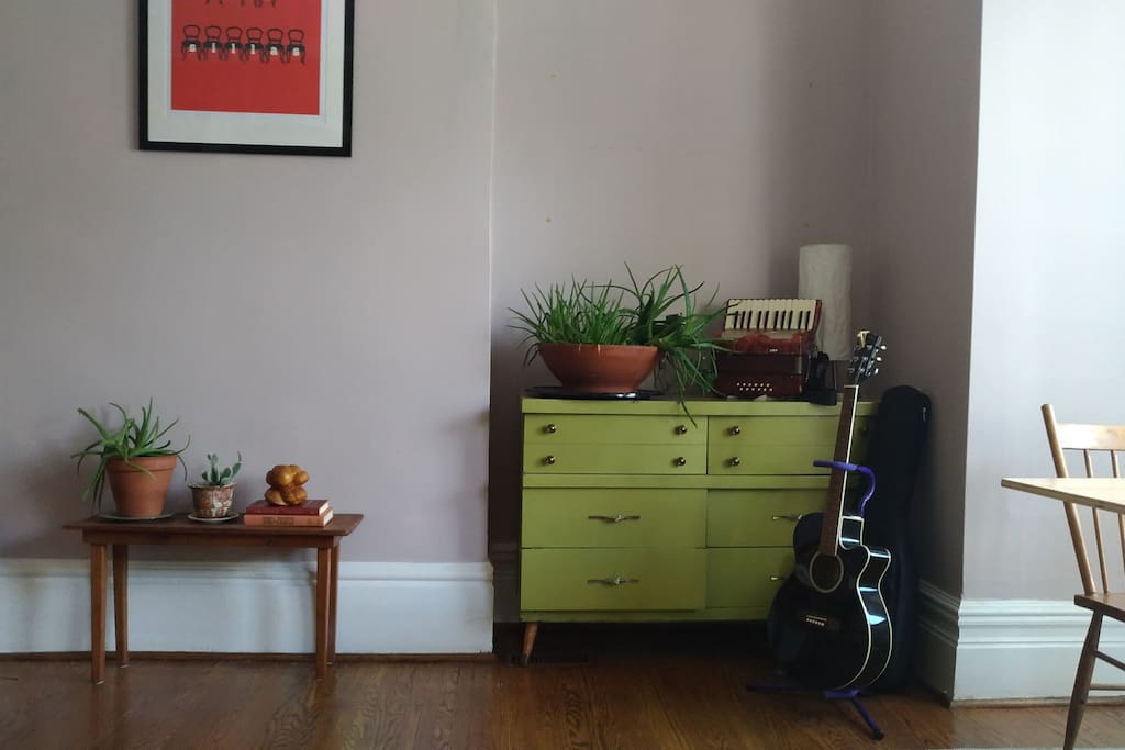 Living Room/studio. Lots of room for yoga.