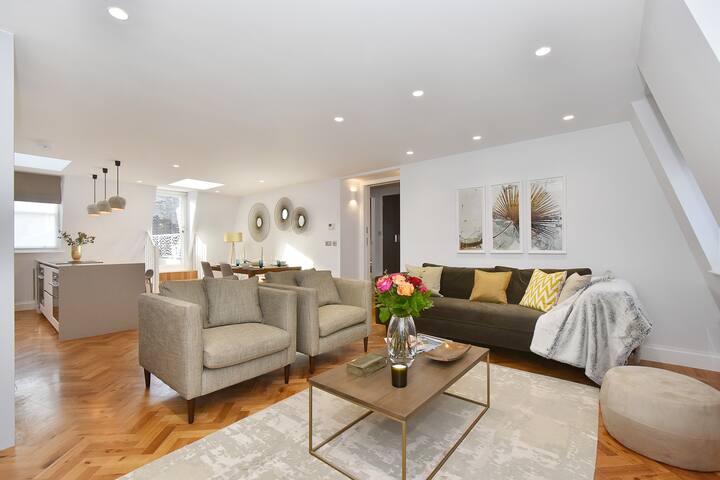 Amazing Mayfair 2 Bed £6 million AC Terrace Wi-Fi gallery image 2