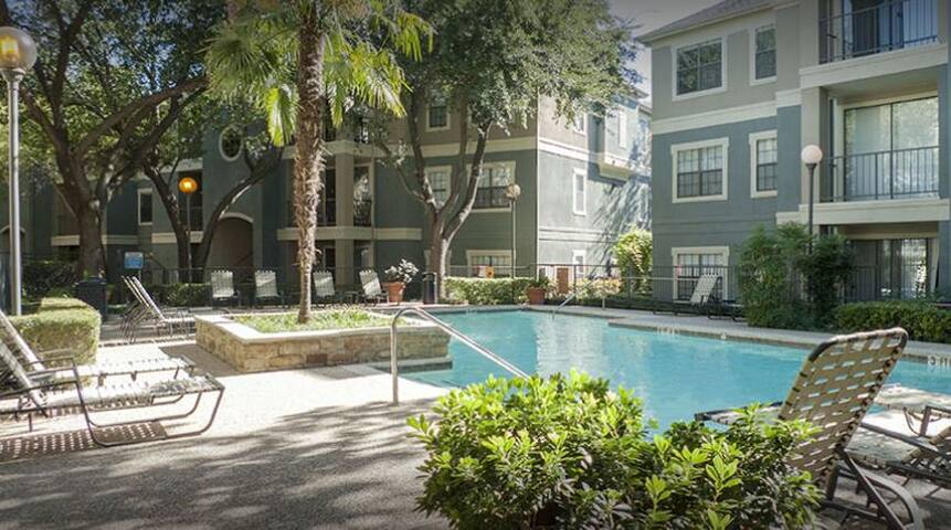 KING Bed Suite In Cedar Springs- So Cozy! So Chic!