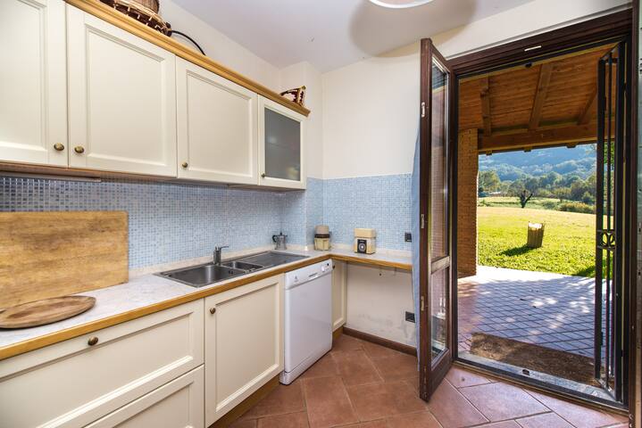 Villa in the Countryside with swimming pool gallery image 3